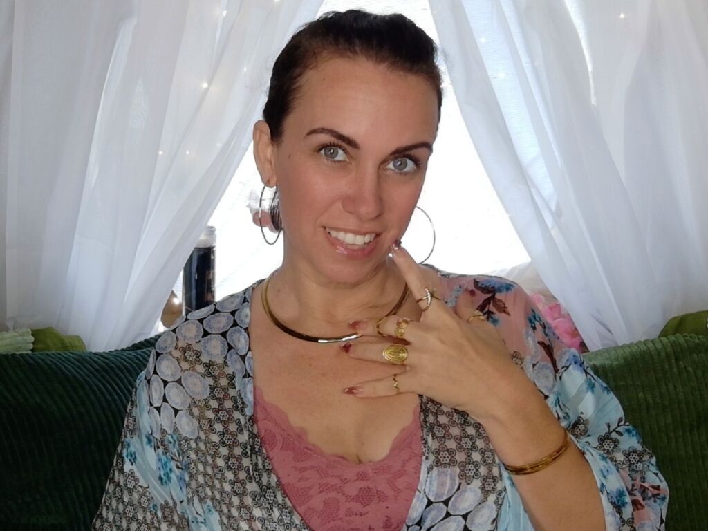 Live stream model DaishaSweet