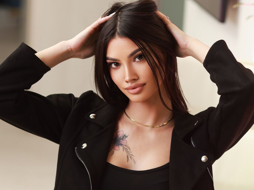 Live stream model GiaHarts