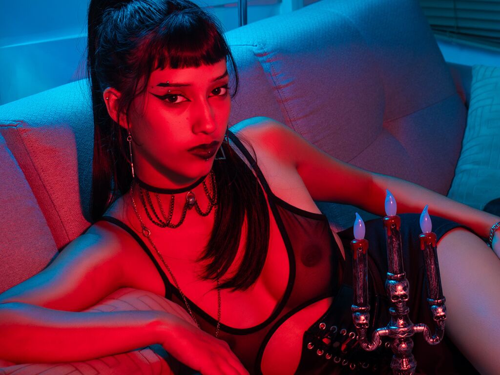 HD photo of LilithBrooks