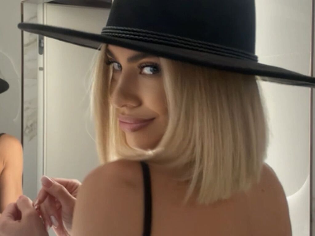 Live stream model TiannaGalaher