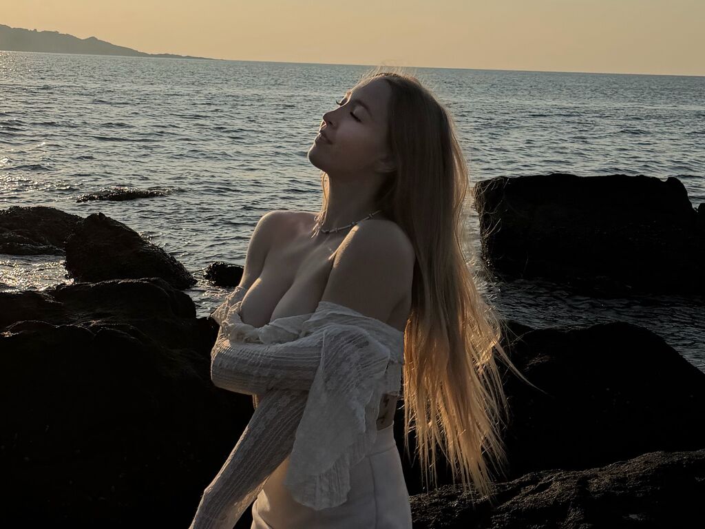 Live stream model VickiAstra